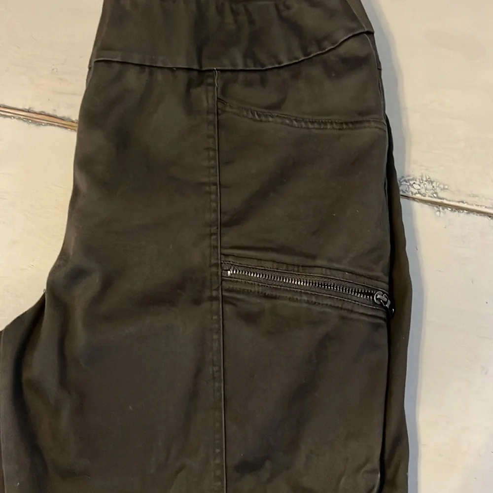 Westbound Army Green Pant casual or dressy Zippers on thighs . Sz 16 - Picture 2 of 6